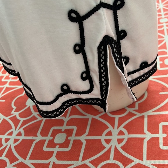 Open shoulder tunic top.  Size M - Picture 5 of 5